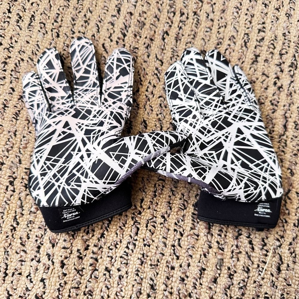 Cutters S150 Game Day Receiver Football Gloves Youth Medium Black White Graphic